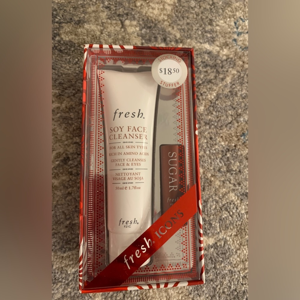 New and Unused Fresh soy face cleanser and lip balm Holiday set